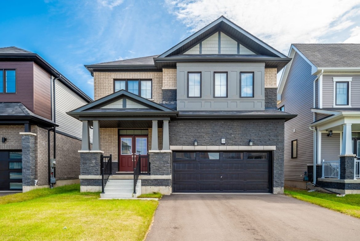 Spacious single-family detached homes with double-car garages at Empire Calderwood Thorold