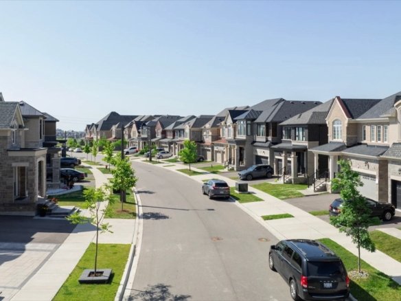 Ivy Rouge Oakville by Rosehaven Homes - Streetscape & Exterior Rendering at Sixth Line & Burnhamthorpe | SG Homes