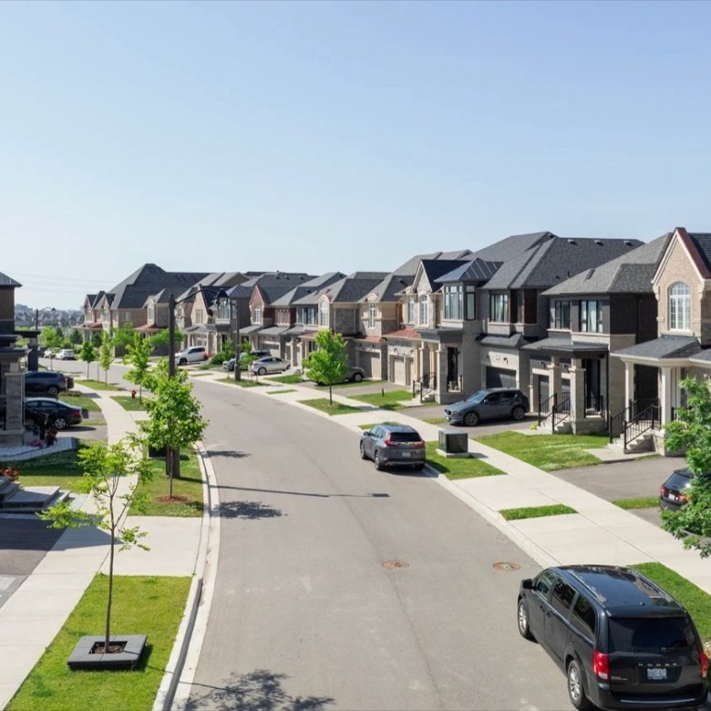 Ivy Rouge Oakville by Rosehaven Homes - Streetscape & Exterior Rendering at Sixth Line & Burnhamthorpe | SG Homes