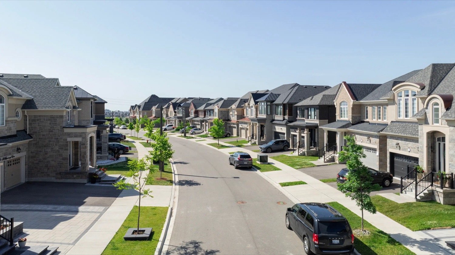 Ivy Rouge Oakville by Rosehaven Homes – Streetscape & Exterior Rendering at Sixth Line & Burnhamthorpe | SG Homes Ivy Rouge Oakville by Rosehaven Homes - Streetscape & Exterior Rendering at Sixth Line & Burnhamthorpe | SG Homes